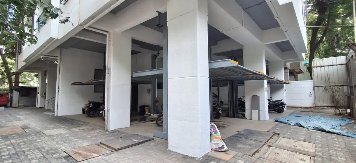 Stilt level with mechanical stack parking